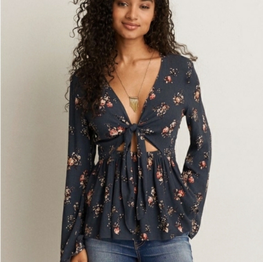 American Eagle Floral Front Tie Midriff Cut Out Blouse - Size XS Blue Top - Picture 5 of 12